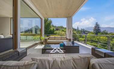 Casa Remodelada en Venta en La Dehesa / Los Trapenses