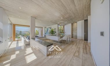 Casa Remodelada en Venta en La Dehesa / Los Trapenses