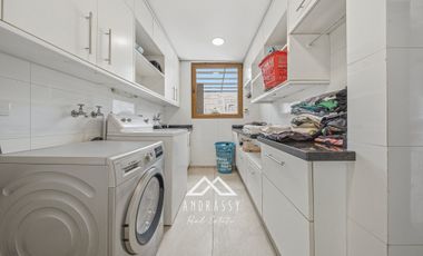 Casa Remodelada en Venta en La Dehesa / Los Trapenses