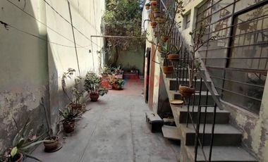 Casa De Tres Pisos Con Alto Potencial , Urb. San Roque