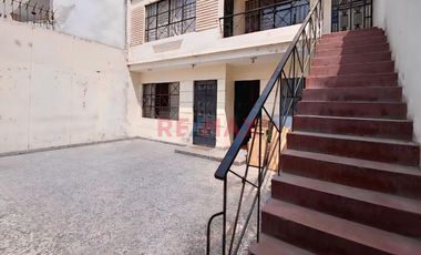 Casa De Tres Pisos Con Alto Potencial , Urb. San Roque