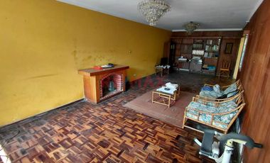 Casa De Tres Pisos Con Alto Potencial , Urb. San Roque