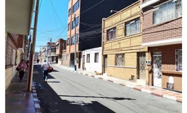 Bogota vendo casa rentando de tres niveles en rionegro area 280 mts