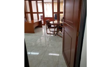 Oficina en el Centro: Ubicación Privilegiada y Parqueadero