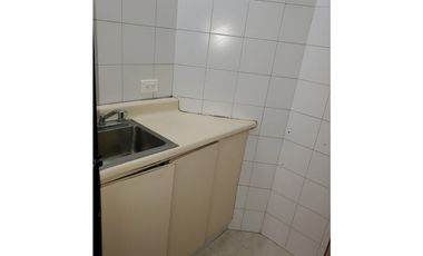 Oficina en el Centro: Ubicación Privilegiada y Parqueadero