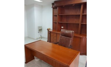 Oficina en el Centro: Ubicación Privilegiada y Parqueadero