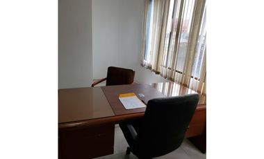 Oficina en el Centro: Ubicación Privilegiada y Parqueadero