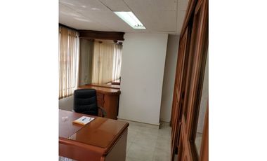 Oficina en el Centro: Ubicación Privilegiada y Parqueadero