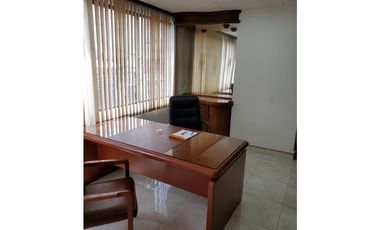 Oficina en el Centro: Ubicación Privilegiada y Parqueadero