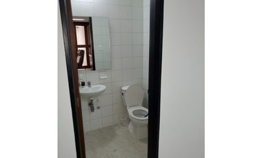 Oficina en el Centro: Ubicación Privilegiada y Parqueadero