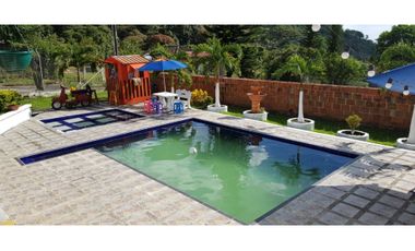 Se vende finca con piscina en Santa Elena El Cerrito Valle del Cauca