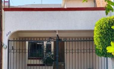 Bonita Casa en Venta en Lomas 3ra. Secc.