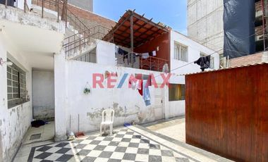 Chorrillos : Oportunidad De Inversión : Casa Con Parametros Para 7 Pisos