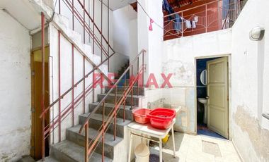 Chorrillos : Oportunidad De Inversión : Casa Con Parametros Para 7 Pisos