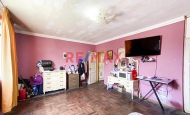 Chorrillos : Oportunidad De Inversión : Casa Con Parametros Para 7 Pisos