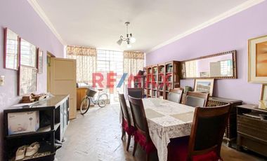 Chorrillos : Oportunidad De Inversión : Casa Con Parametros Para 7 Pisos