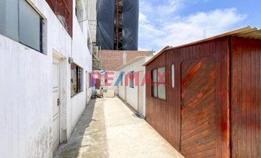 Chorrillos : Oportunidad De Inversión : Casa Con Parametros Para 7 Pisos