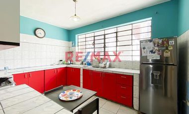 Chorrillos : Oportunidad De Inversión : Casa Con Parametros Para 7 Pisos