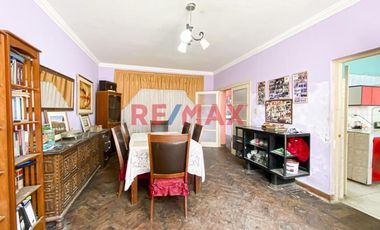 Chorrillos : Oportunidad De Inversión : Casa Con Parametros Para 7 Pisos