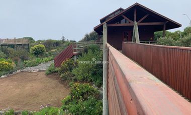 Punta de Tralca - Isla Negra, Excelente Propiedad en Borde Costero