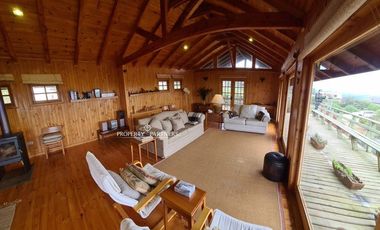 Punta de Tralca - Isla Negra, Excelente Propiedad en Borde Costero