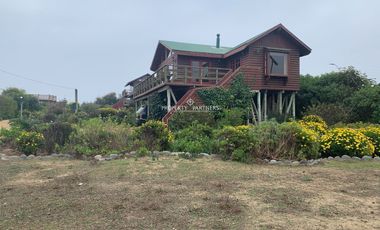 Punta de Tralca - Isla Negra, Excelente Propiedad en Borde Costero
