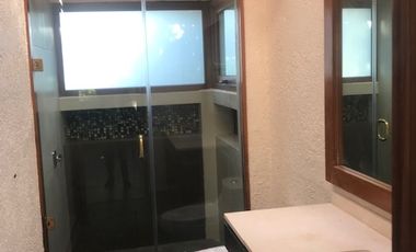 Residencia remodelada en el Club de Golf los Encinos
