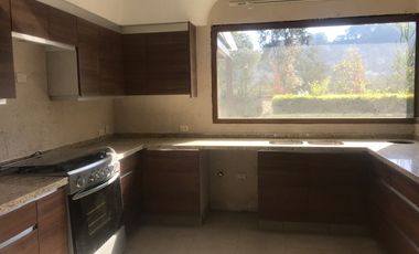 Residencia remodelada en el Club de Golf los Encinos