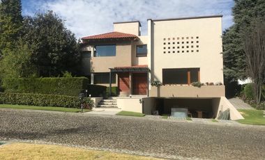 Residencia remodelada en el Club de Golf los Encinos