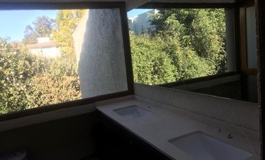 Residencia remodelada en el Club de Golf los Encinos
