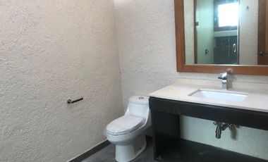 Residencia remodelada en el Club de Golf los Encinos