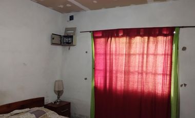 Casa en VENTA o PERMUTA en Barrio Santa Ana de Glew.