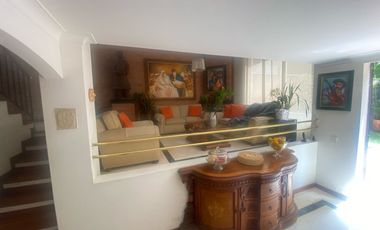 casa en venta en el poblado. Cod V12526