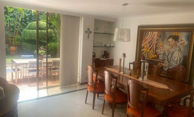 casa en venta en el poblado. Cod V12526