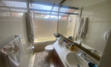 casa en venta en el poblado. Cod V12526