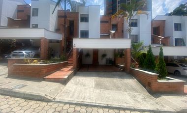 casa en venta en el poblado. Cod V12526