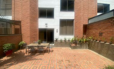 casa en venta en el poblado. Cod V12526