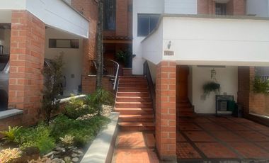 casa en venta en el poblado. Cod V12526