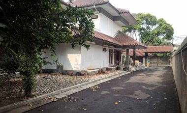 Hanya 3 menit ke CITOS dan 6 menit ke MRT! Rumah Hoek, Pinggir Jalan Raya!