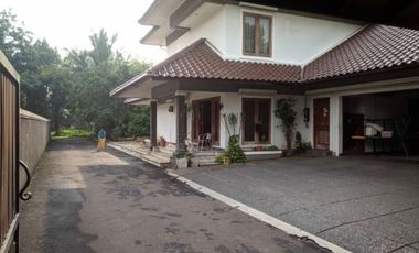 Hanya 3 menit ke CITOS dan 6 menit ke MRT! Rumah Hoek, Pinggir Jalan Raya!
