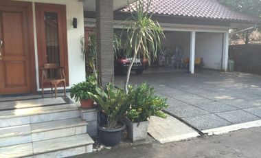 Hanya 3 menit ke CITOS dan 6 menit ke MRT! Rumah Hoek, Pinggir Jalan Raya!