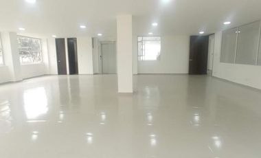 edificio en arriendo en normandía. Cod A2992