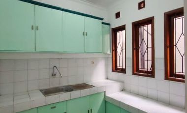 Di Sewakan Rumah Siap Huni 4 Kamar Baru Renovasi di Batununggal Bandung