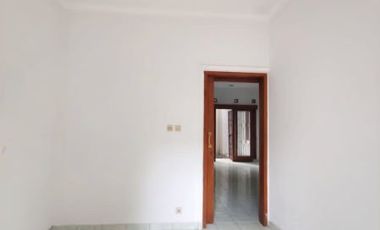 Di Sewakan Rumah Siap Huni 4 Kamar Baru Renovasi di Batununggal Bandung
