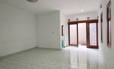 Di Sewakan Rumah Siap Huni 4 Kamar Baru Renovasi di Batununggal Bandung