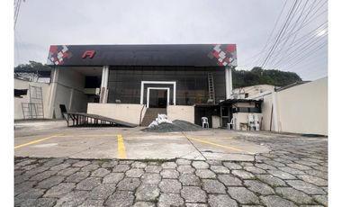 Av Carlos Julio Arosemena se vende o alquila local comercial