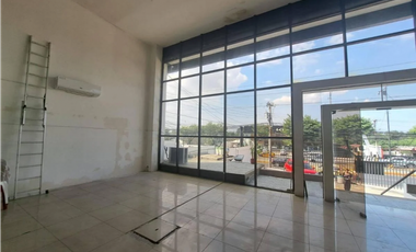 Av Carlos Julio Arosemena se vende o alquila local comercial