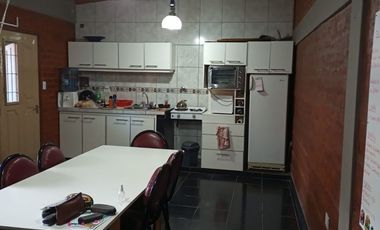 CASA EN VENTA - BARRIO 100 VIVIENDAS - ALLEN