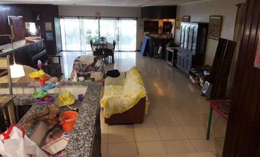 Venta de Casa en el Barrio Centenario, cerca del Colegio Cristobal Colon, Sur de Guayaquil