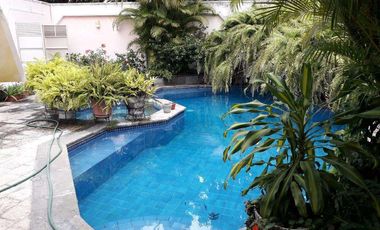 Venta de Casa en el Barrio Centenario, cerca del Colegio Cristobal Colon, Sur de Guayaquil